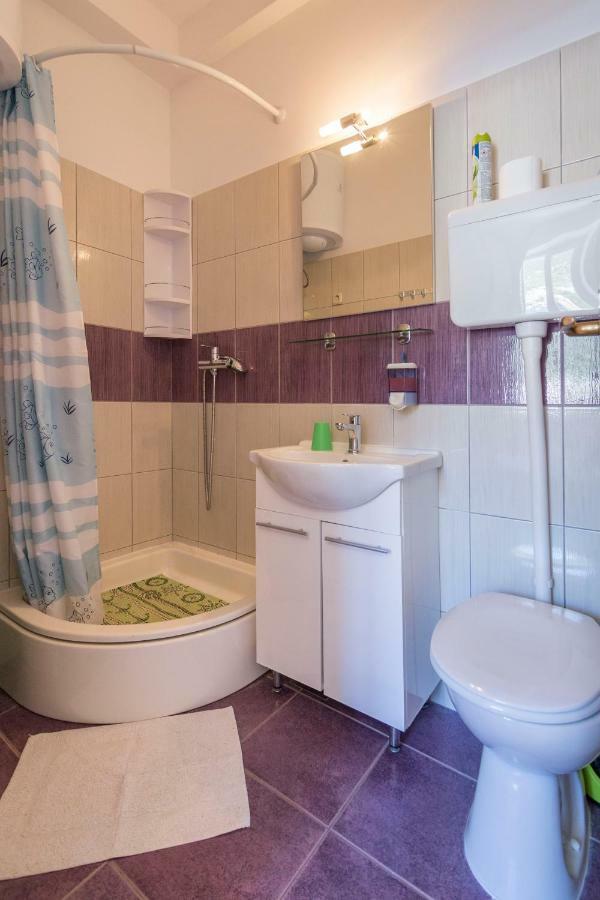 Apartment Riva 5 Komiža Exterior foto