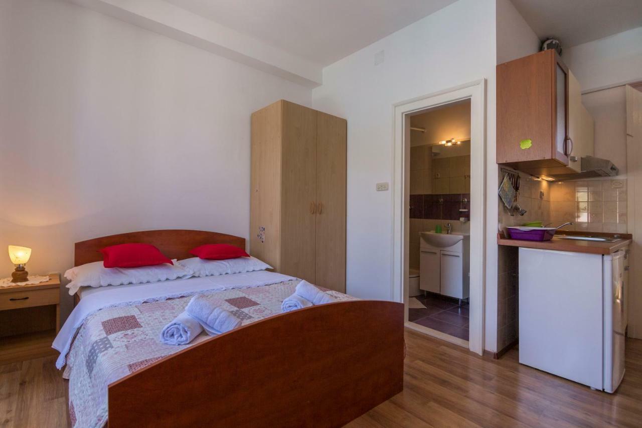 Apartment Riva 5 Komiža Exterior foto
